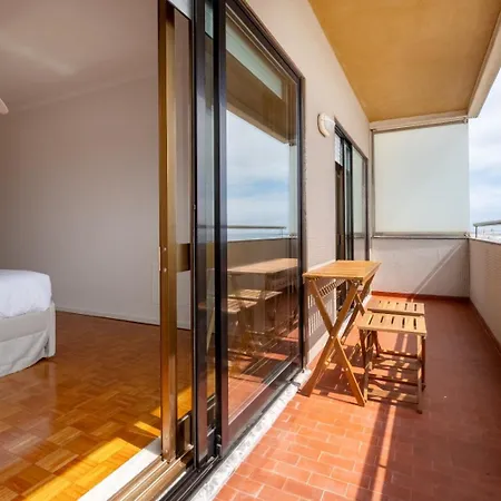 Front Av Dos Banhos アパート *