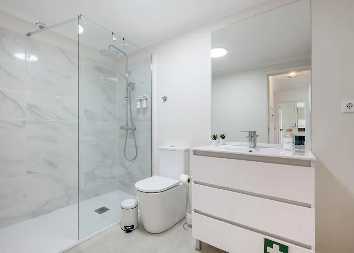 Front Av Dos Banhos 波瓦－迪瓦尔津