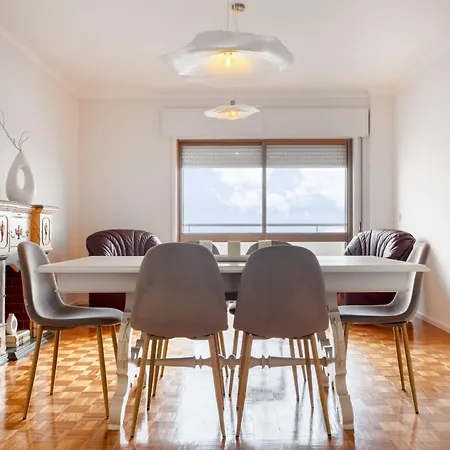 Front Av Dos Banhos *