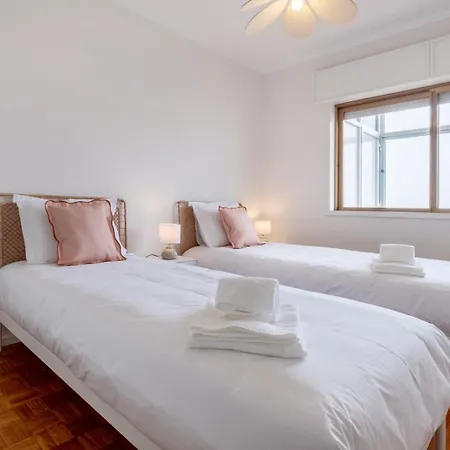 Apartamento Front Av Dos Banhos