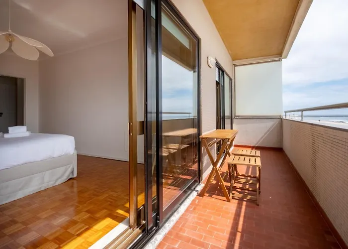 Front Av Dos Banhos Apartment *