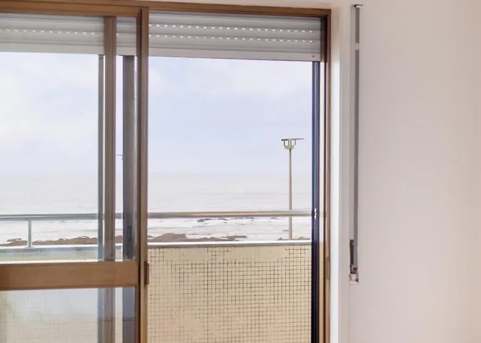 Front Av Dos Banhos Apartment *